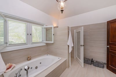 Luxury Villa Photo #34