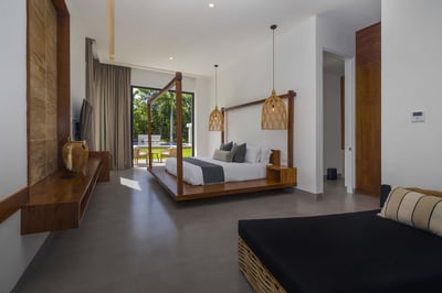 Luxury Villa Photo #26