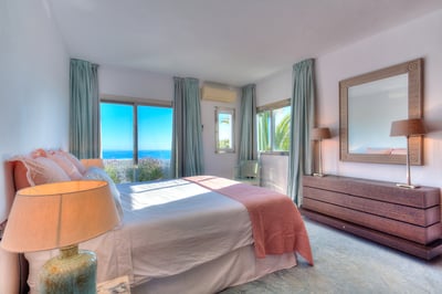 Luxury Villa Photo #25