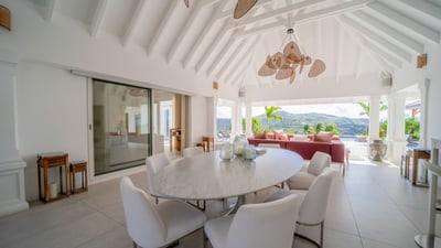 Kitchen & Dining Area