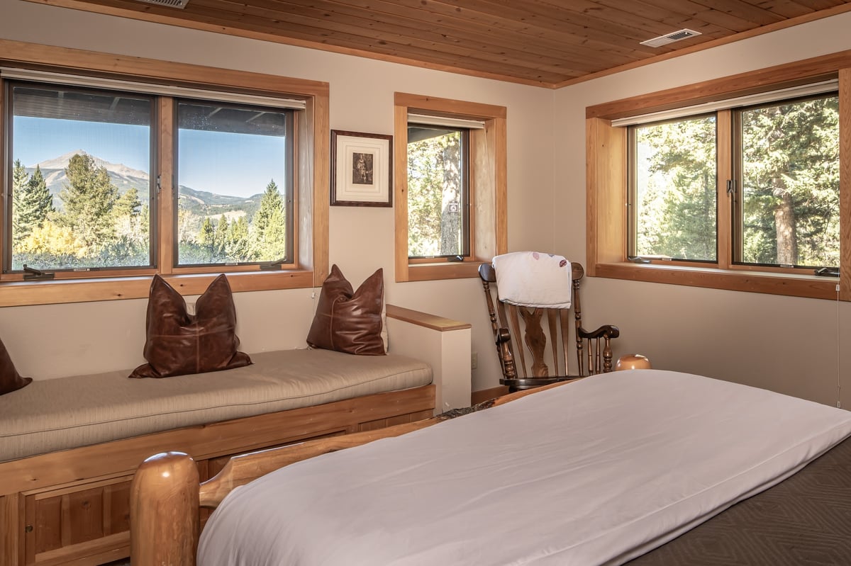 Huckleberry Hideaway