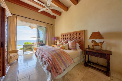 Luxury Villa Photo #26