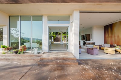 Luxury Villa Photo #30