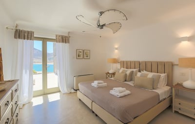 Luxury Villa Photo #29