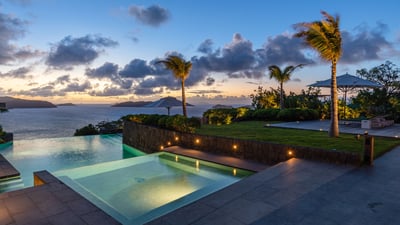 Luxury Villa Photo #11