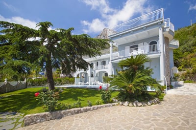 Luxury Villa Photo #38