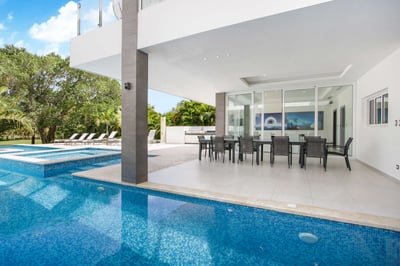 Luxury Villa Photo #10