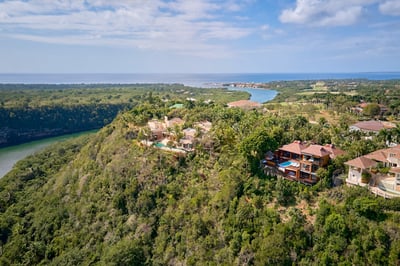 Luxury Villa Photo #3