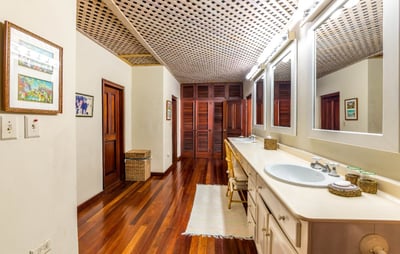 Luxury Villa Photo #23