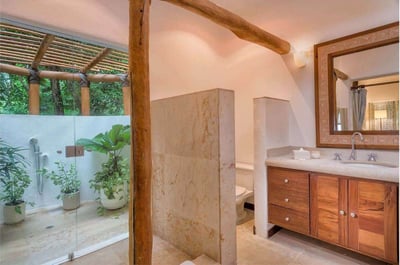 Luxury Villa Photo #23