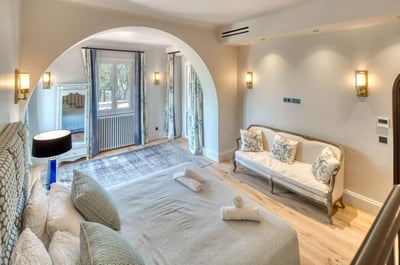 Luxury Villa Photo #26
