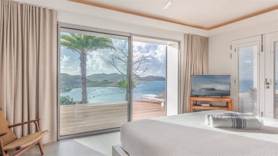Bedroom 3: On the lower level, ocean view. King size bed, air conditioning, ceiling fan, HD-TV,