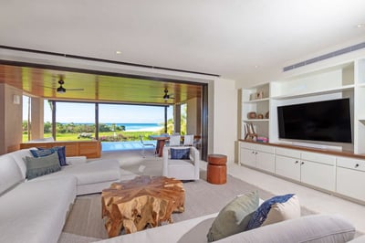 Luxury Villa Photo #12