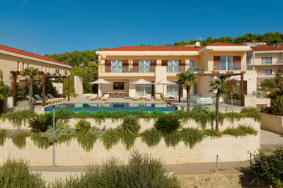 Luxury Villa Photo #8