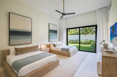 Luxury Villa Photo #36