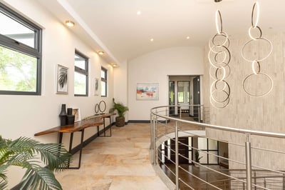 Luxury Villa Photo #22