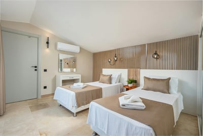 Luxury Villa Photo #35