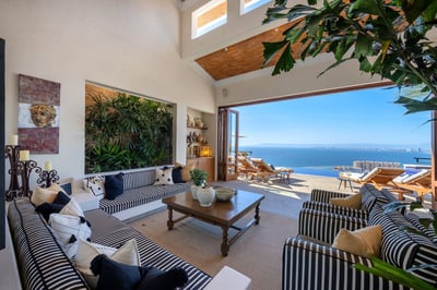 Luxury Villa Photo #16