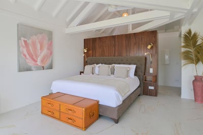 Luxury Villa Photo #32