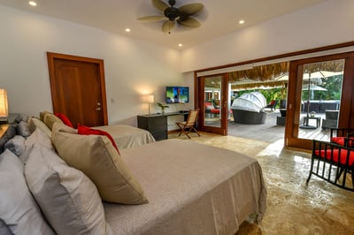 Luxury Villa Photo #22