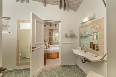 Luxury Villa Photo #26