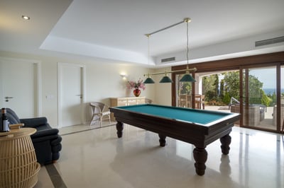 Luxury Villa Photo #16