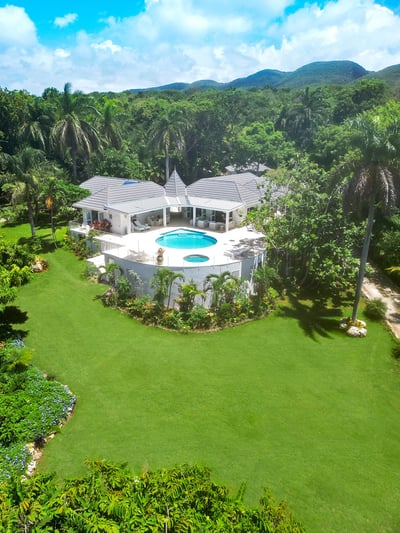 Luxury Villa Photo #3