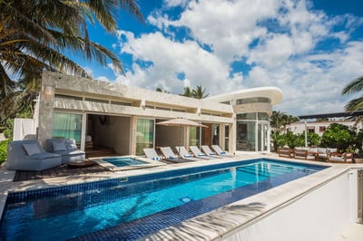 Luxury Villa Photo #4