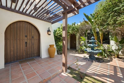 Luxury Villa Photo #23