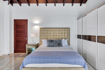 Luxury Villa Photo #50