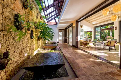 Luxury Villa Photo #24