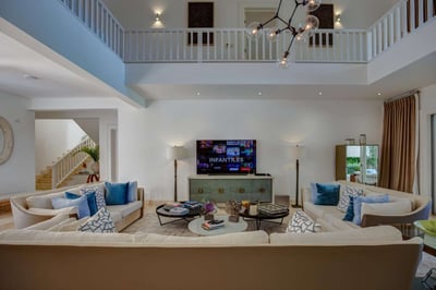 Luxury Villa Photo #12