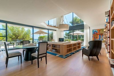 Luxury Villa Photo #11