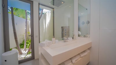 Luxury Villa Photo #50
