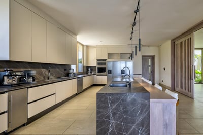 Luxury Villa Photo #16