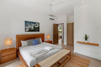 Luxury Villa Photo #23