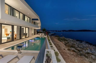 Luxury Villa Photo #6