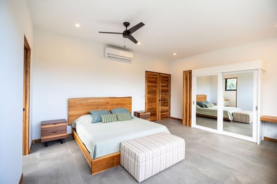 Guest House – Suite 6: King Bed, AC & Closet