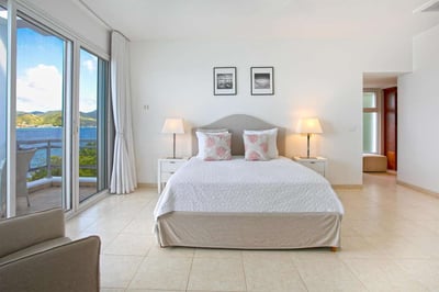 Luxury Villa Photo #26