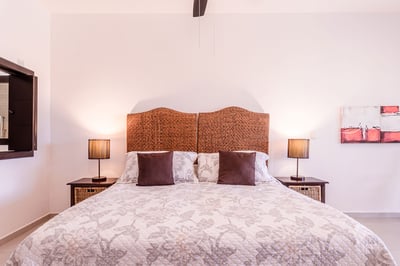 Luxury Villa Photo #29