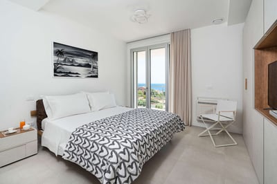 Luxury Villa Photo #27