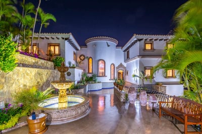 Luxury Villa Photo #28