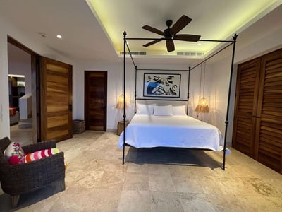 Luxury Villa Photo #23