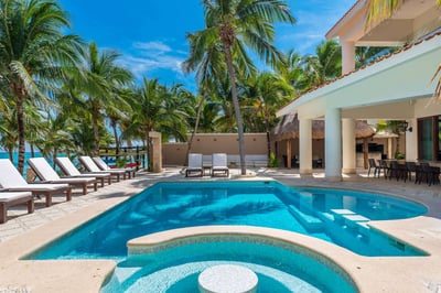 Luxury Villa Photo #11