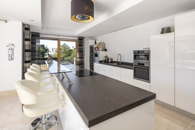 Luxury Villa Photo #6