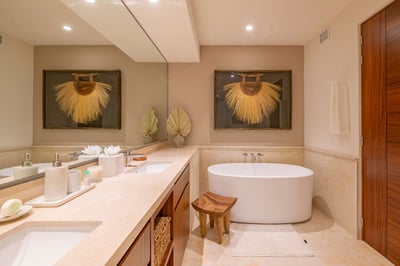 Luxury Villa Photo #36