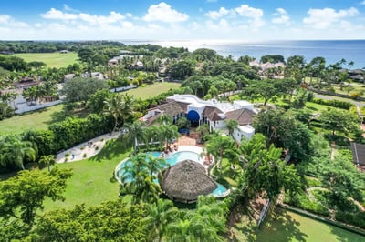 Luxury Villa Photo #3