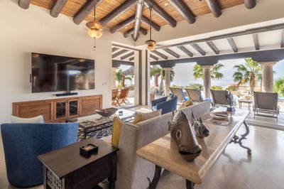 Luxury Villa Photo #37