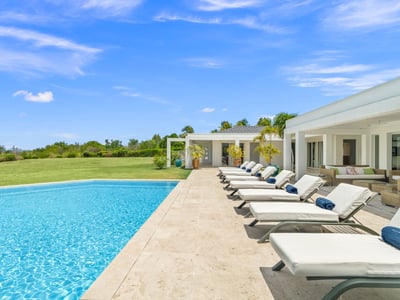 Luxury Villa Photo #2