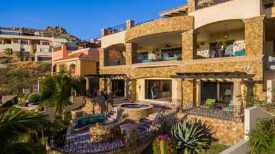 Luxury Villa Photo #13
